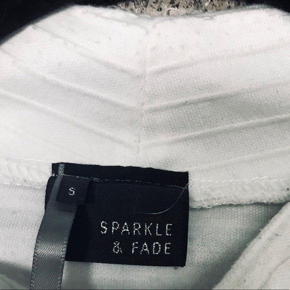 SOLD Urban Outfitters Mock Neck Knit Crop - Picture 3 of 4